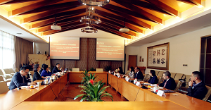 以色列何澤偉大使攜夫人一行訪問(wèn)天堂硅谷